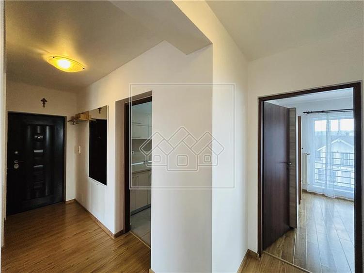 Apartament cu 3 camere decomandat în Șelimbăr