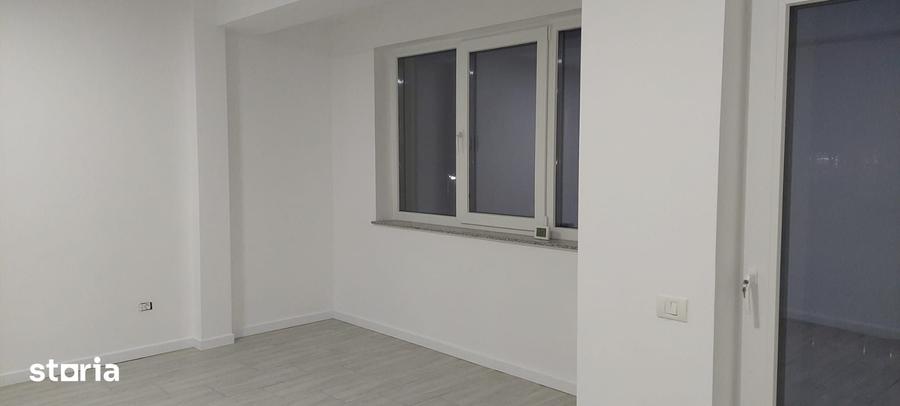 Casă cu 7 camere cu Teren 300 Mp în Odăile