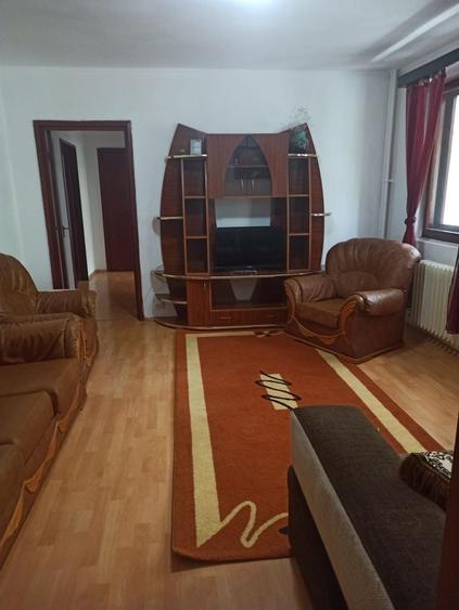Apartament cu 3 camere semidecomandat în Lujerului