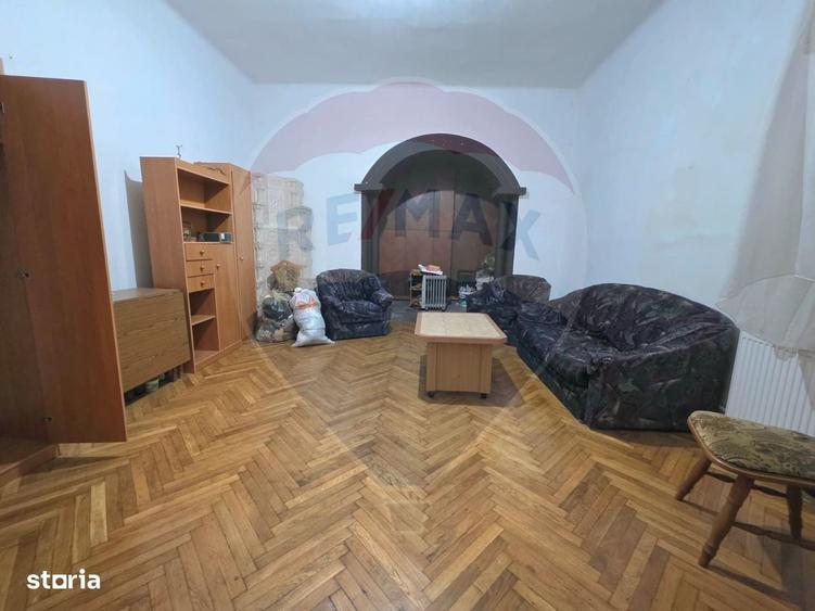 Apartament cu 3 camere decomandat în Vitrometan