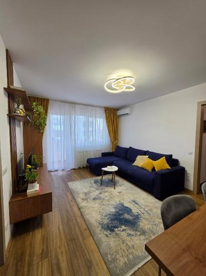 Apartament cu 3 camere semidecomandat, mobilat în Podu Roș