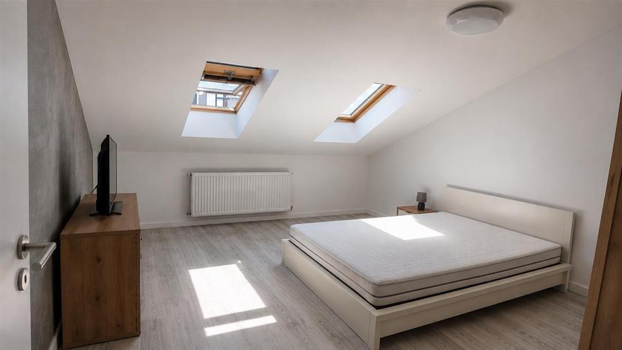 Apartament cu 3 camere semidecomandat, mobilat în Exterior Sud