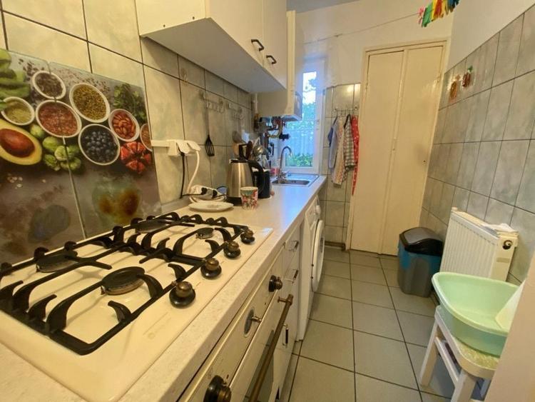 Apartament cu 3 camere semidecomandat, mobilat în Vasile Aaron