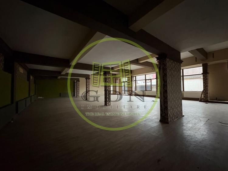 Spațiu comercial, de 600 mp, în Rovine