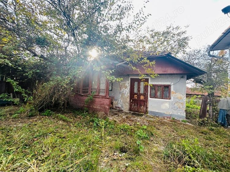 Casă cu 3 camere cu Teren 2872 Mp în Slătioara