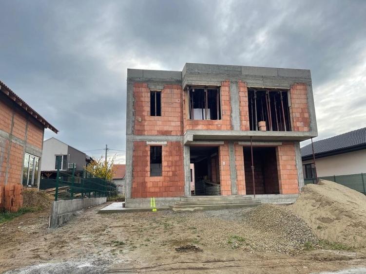 Casă cu 4 camere în Central