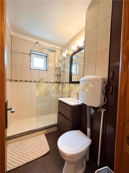 Apartament cu 4 camere decomandat în Central