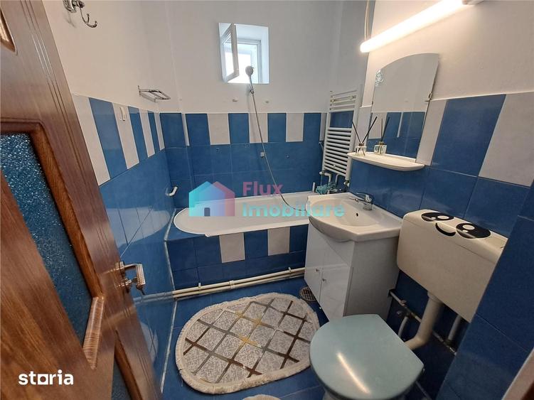 Apartament cu 2 camere decomandat în Policlinica