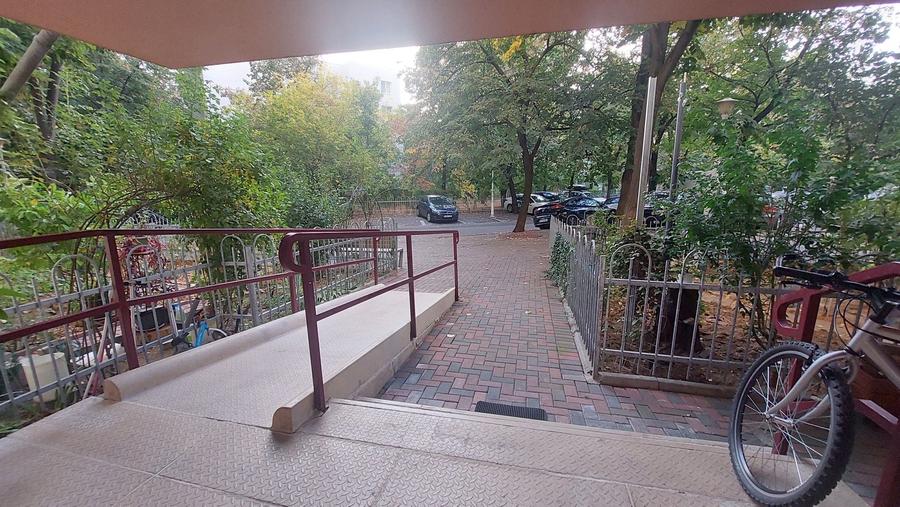 Apartament cu 2 camere decomandat, mobilat în Titan