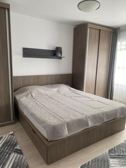 Apartament cu 2 camere decomandat în Podul de Fier