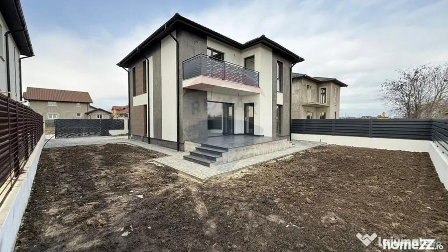 Casă cu 4 camere cu Teren 330 Mp în Obor