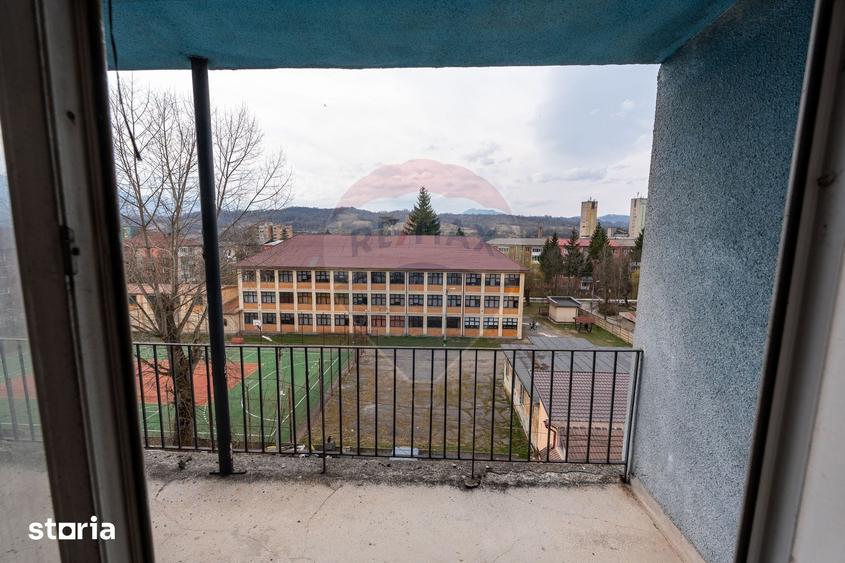 Spațiu comercial, de 3,700 mp, în Petros