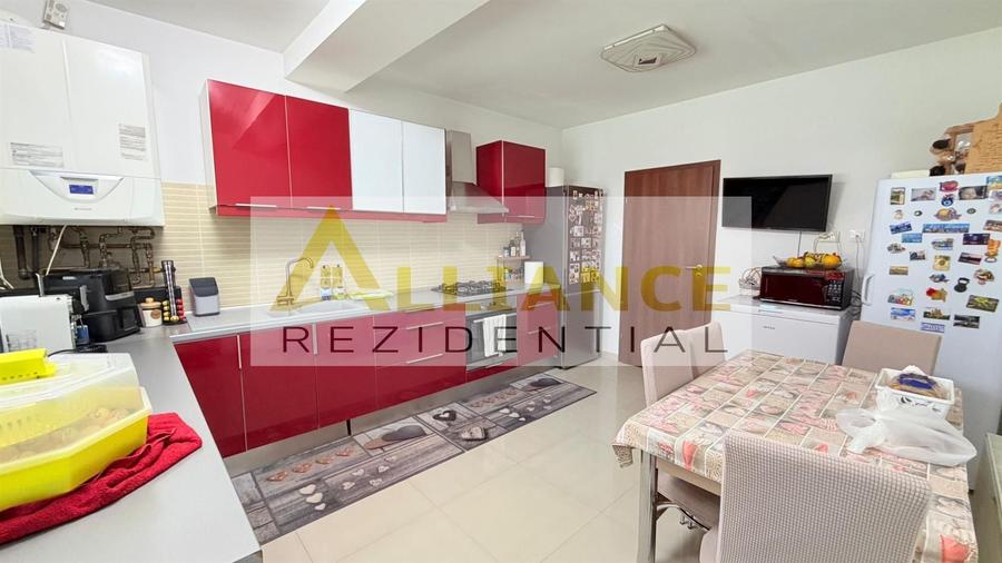 Casă individuală cu 5 camere cu Canalizare în Berceni