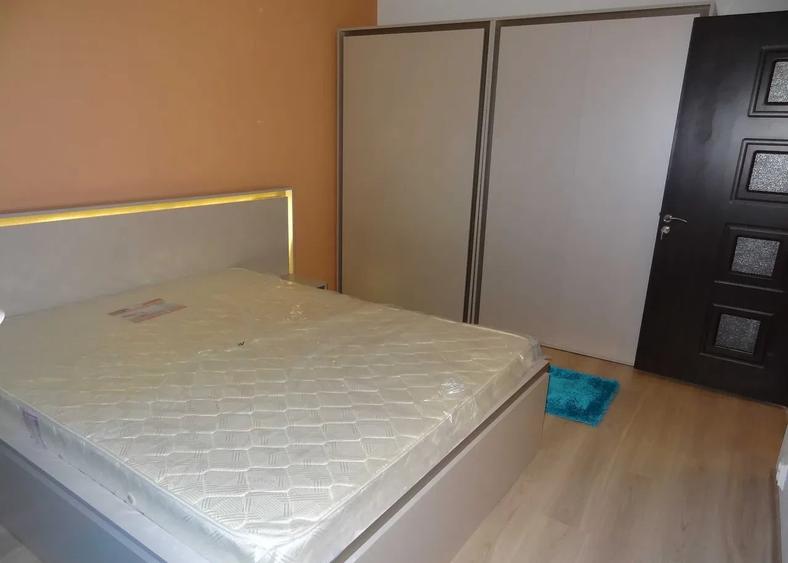 Apartament cu 2 camere decomandat, mobilat în P-ța Victoriei
