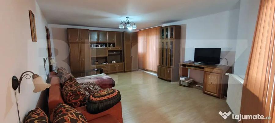 Casă cu 4 camere cu Teren 7238 Mp în Central