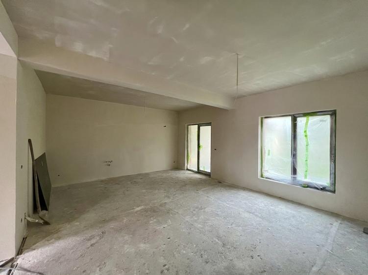 Duplex cu 5 camere cu Canalizare în Giroc