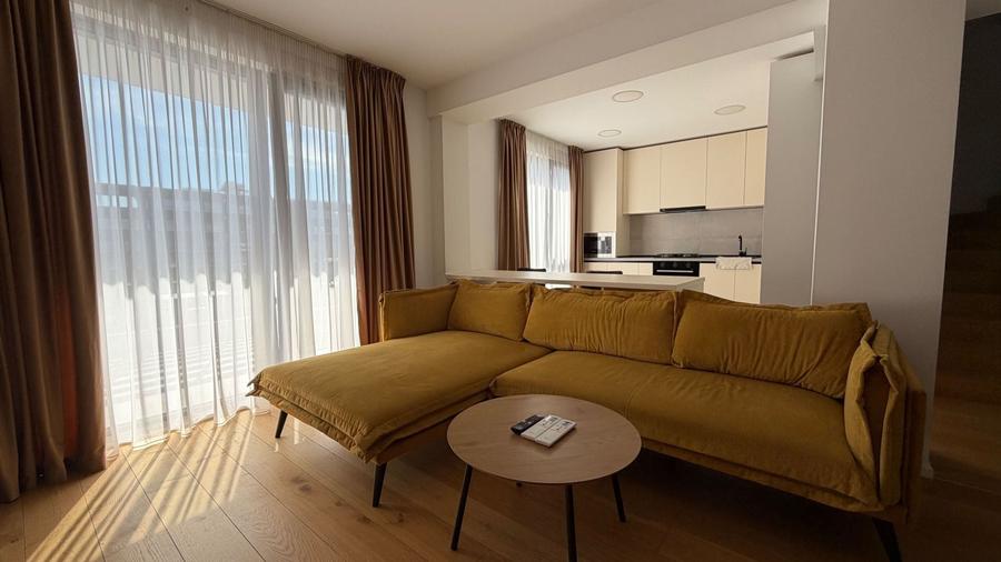 Duplex cu 5 camere cu Canalizare în Exterior Nord