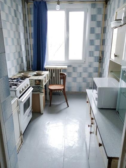 Apartament cu 3 camere semidecomandat în Rahova