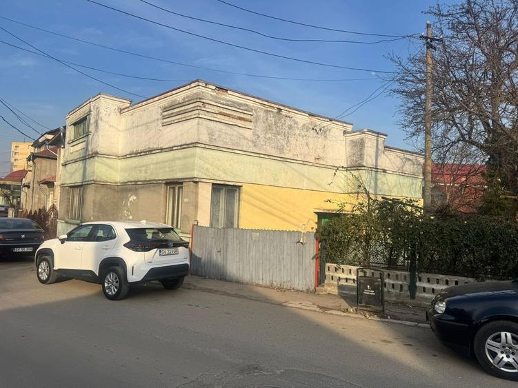 Casă individuală cu 3 camere cu Canalizare în Ultracentral