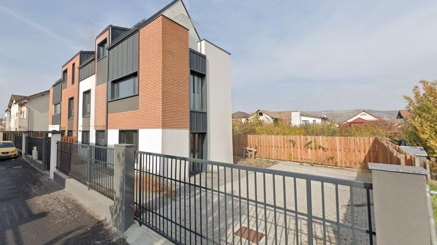 Duplex cu 4 camere cu Canalizare în Someșeni