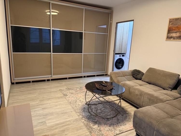 Apartament cu 2 camere semidecomandat, mobilat în Olteniței