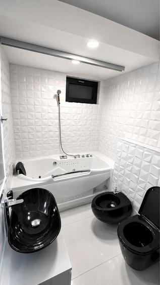 Apartament cu 3 camere decomandat în Exterior Vest