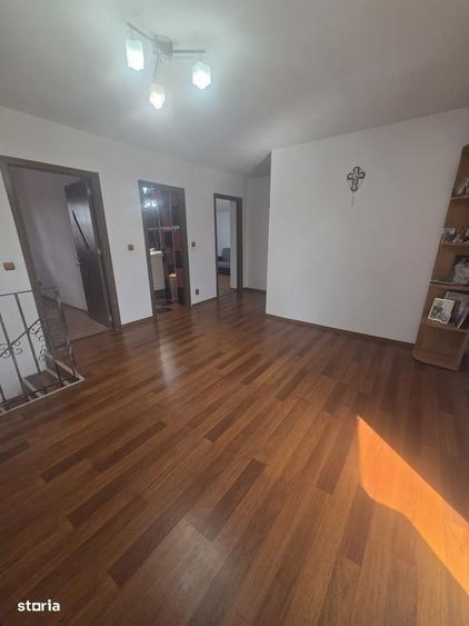 Casă cu 4 camere cu Teren 250 Mp în Șimnicu de Sus