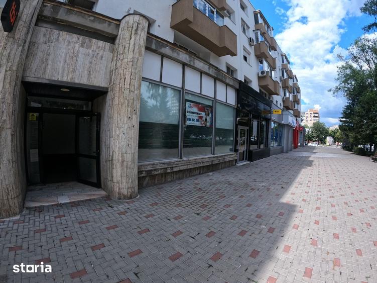 Spațiu comercial, de 90 mp, în Central