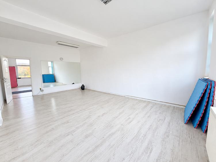 Spațiu comercial, de 200 mp, în Florești