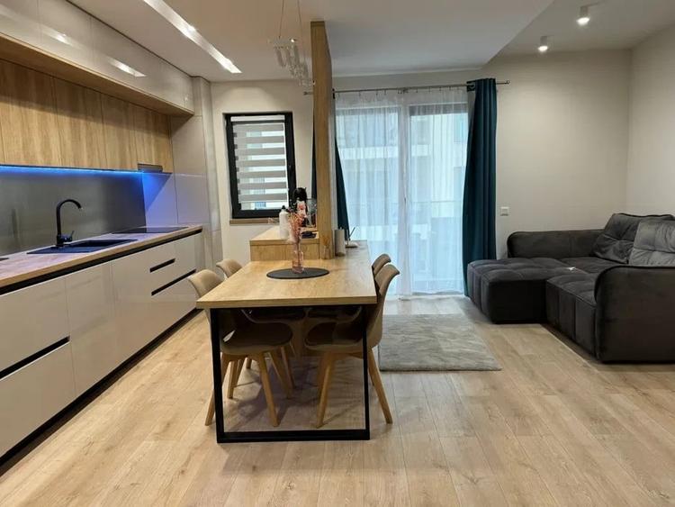 Apartament cu 3 camere semidecomandat, mobilat în Florești — fotografia 2
