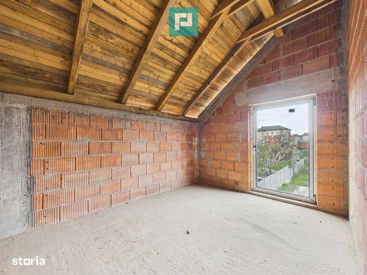 Casă cu 4 camere cu Piscina în Pârneava