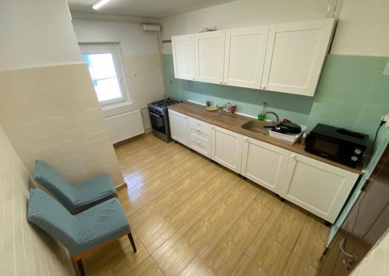 Apartament cu 3 camere, mobilat în Gorjului