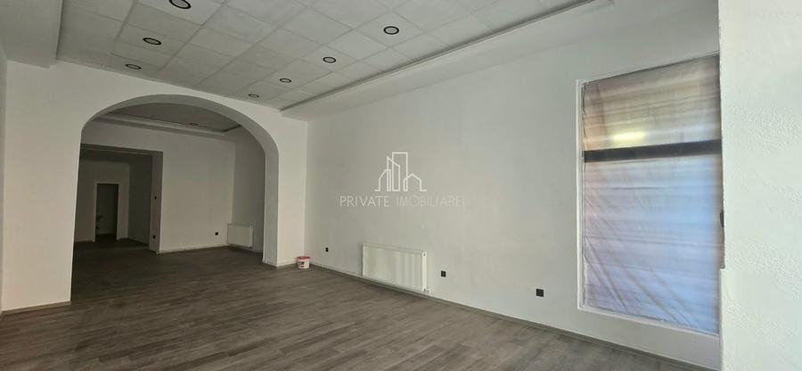 Spațiu comercial, de 72.650001525879 mp, în Central