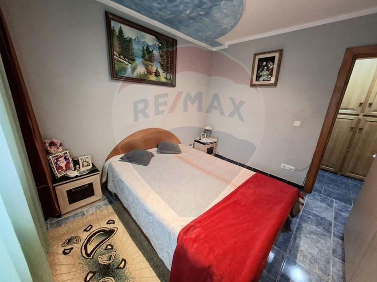 Apartament cu 3 camere semidecomandat, mobilat în Narcisa