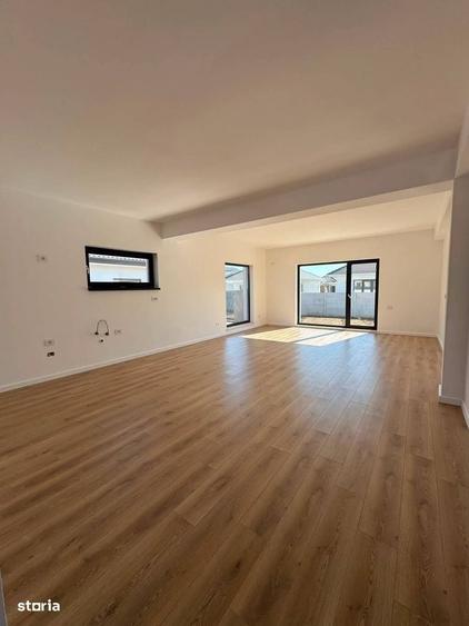 Casă cu 4 camere în Tunari