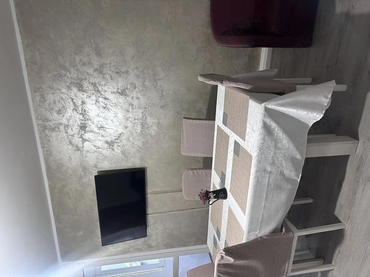 Apartament cu 4 camere decomandat în Titan