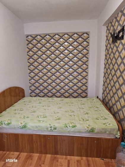 Garsonieră decomandată în