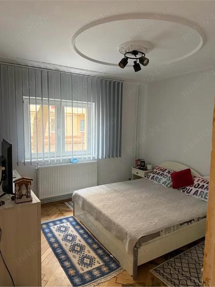 Apartament cu 3 camere decomandat în Lipovei