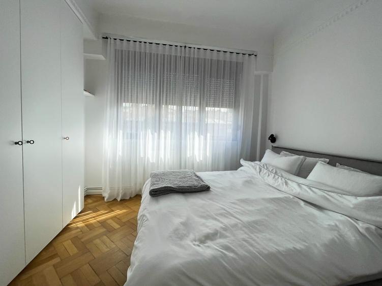 Apartament cu 3 camere decomandat, mobilat în P-ța Romană