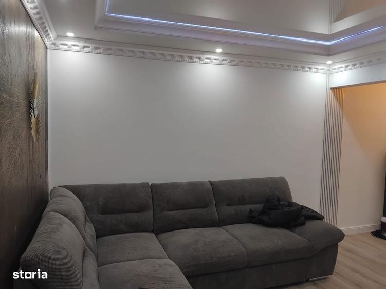 Apartament cu 3 camere semidecomandat în Tomis Nord