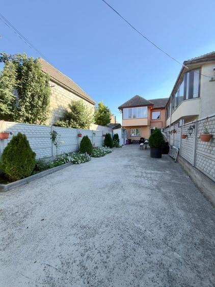 Casă cu 3 camere în Central