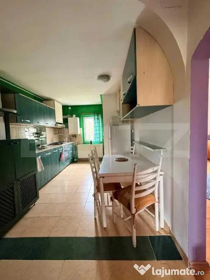 Apartament cu 4 camere decomandat în Soarelui