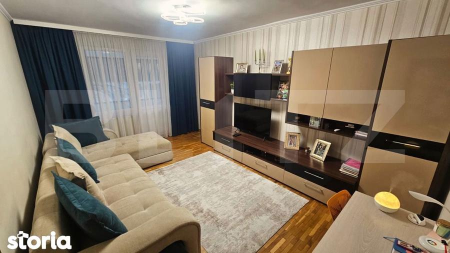 Apartament cu 3 camere decomandat în Tudor
