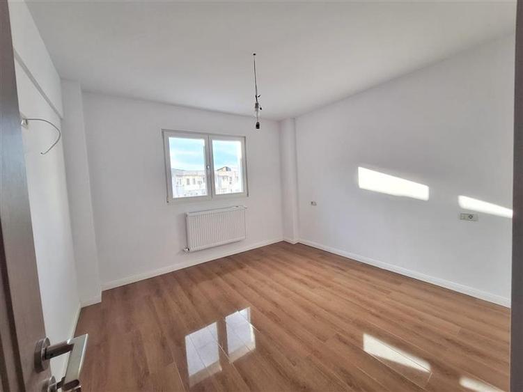 Apartament cu 3 camere decomandat în Mioriței