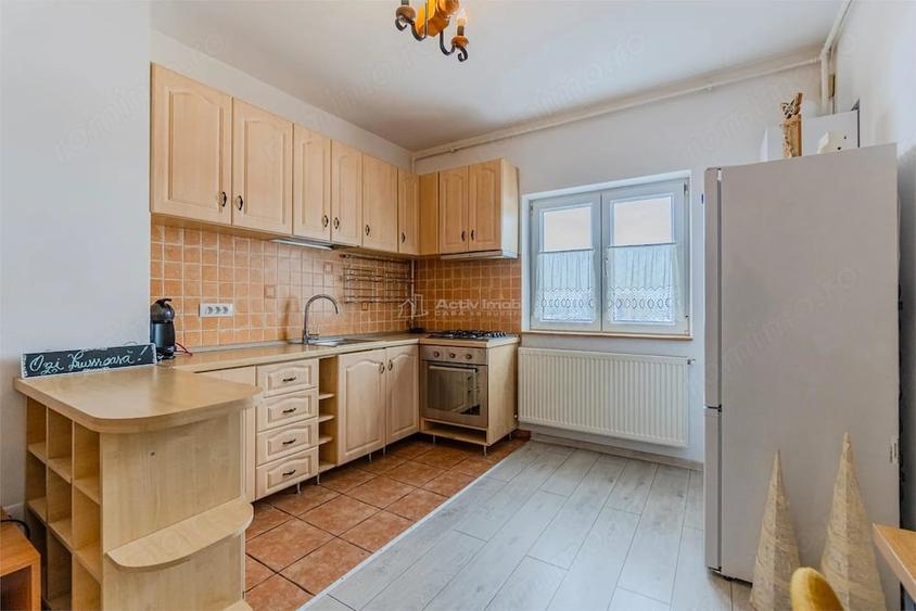 Apartament cu 3 camere decomandat, mobilat în Cristian