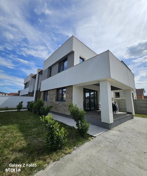 Casă cu 4 camere cu Teren 350 Mp în Central