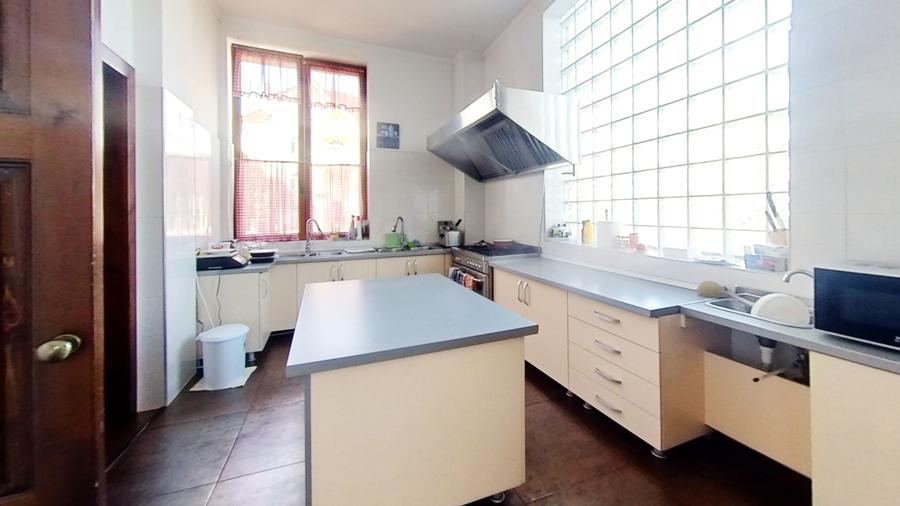 Casă individuală cu 11 camere cu Canalizare în Băile Felix