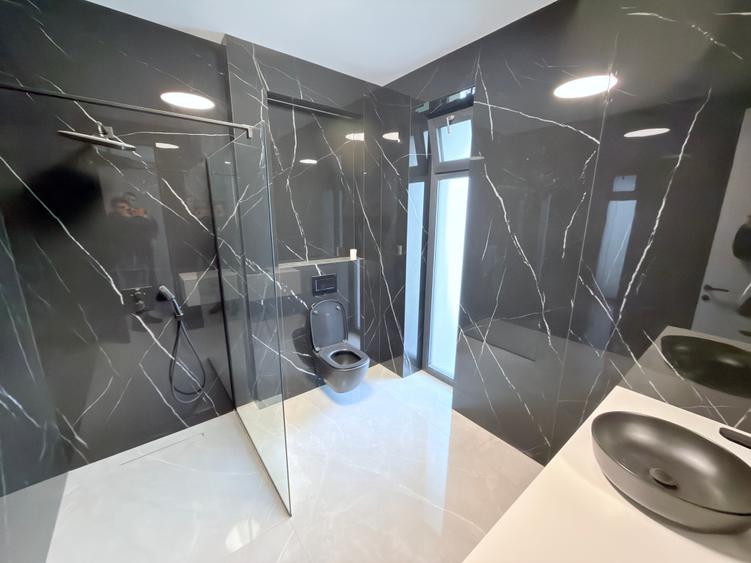 Casă individuală cu 5 camere cu Teren 1000 Mp în Central
