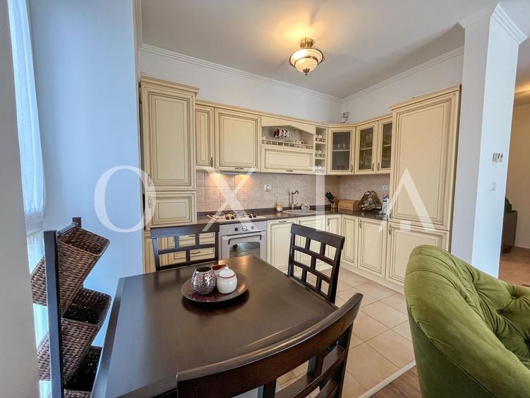 Apartament cu 3 camere semidecomandat, mobilat în Torontalului