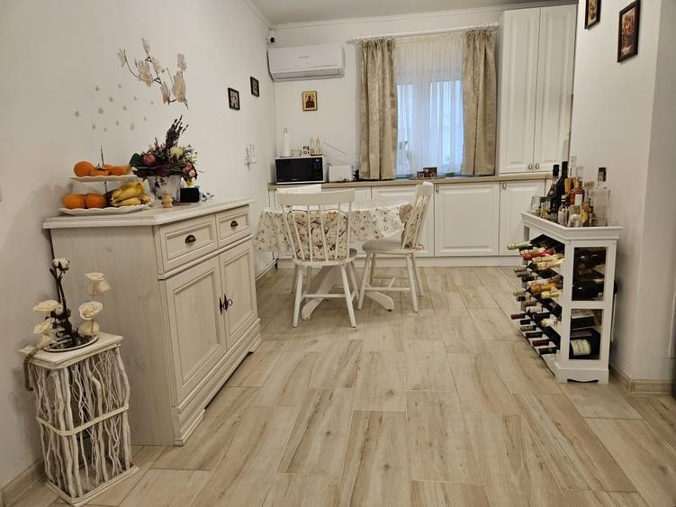 Apartament cu 2 camere decomandat, mobilat în Central